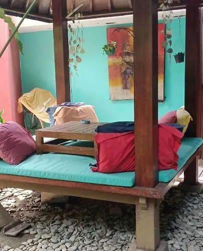 Shalana Homestay- Formerly Teka Teki House ゲストハウス スミニャック
