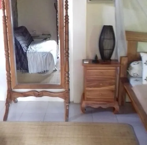 Shalana Homestay- Formerly Teka Teki House * スミニャック