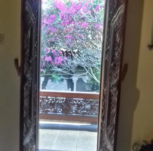 Shalana Homestay- Formerly Teka Teki House ゲストハウス スミニャック